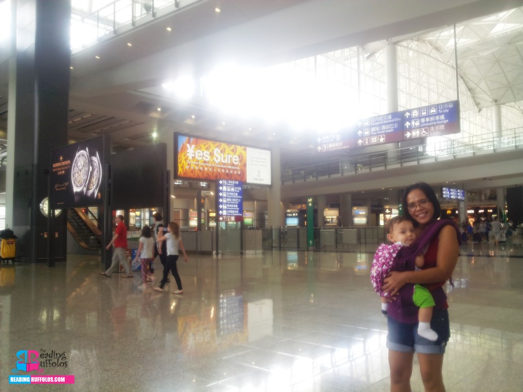 AIRPORT. Nick slept for three hours in the plane cuddled by the Lola. 