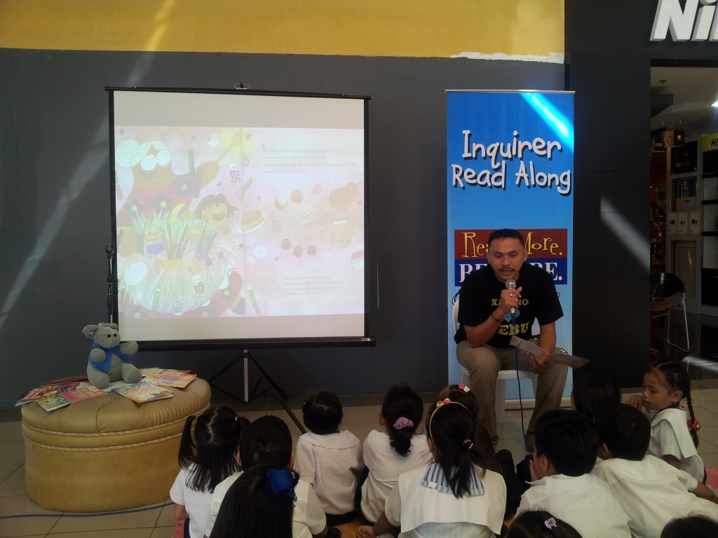 MERIENDA. Taken last September 2012, heritage interpreter read the story "Haluhalo Espesyal" to children of Ibabao Estancia Elementary School during the Inquirer Read-along session as part of Story Hours. 